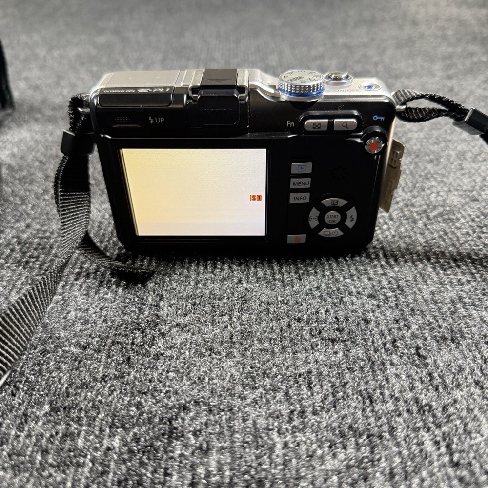 Olympus Pen E-PL1 Digital Camera w/ Extra Battery + Charger W/32 Gb Sd No Flash - Picture 7 of 9